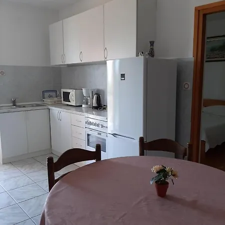 Grozdana 4227 Crikvenica